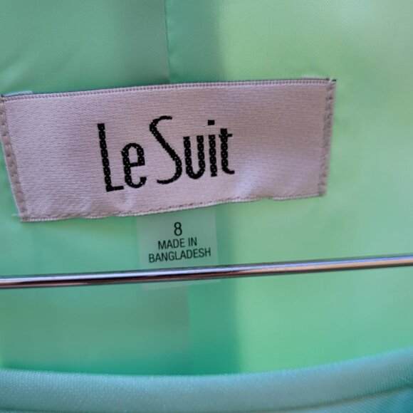 Le Suit - Picture 3 of 4